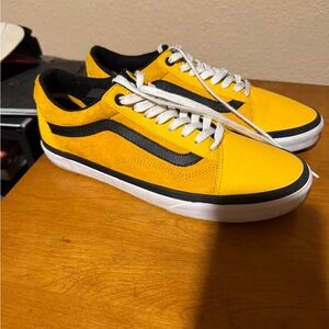 Vans Men's Yellow and Black Sneakers